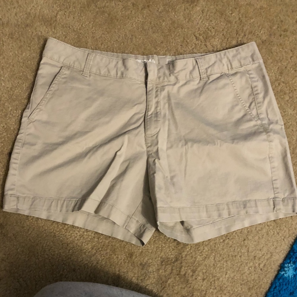 cute comfortable khaki shorts